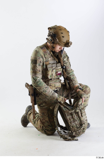 Photos Frankie Perry Army USA Recon - Poses kneeling whole…